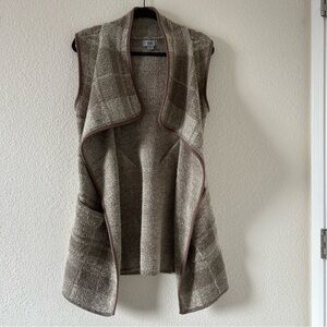 YAIRA Women’s Knit Sweater Vest Sz Medium Plaid Beige Open Front Stretch Layer